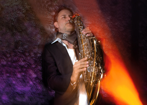AWI – Saxophon, Didgeridoo und DJ
