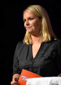 Jenni Herren, la présentatrice humoristique