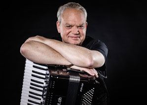 Holland in Need - Accordionist