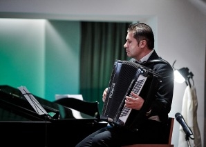 Akkordeonist Mariusz Chrzanowski