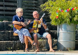 Les fleurs de sureau avec uklele et harmonica