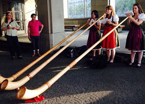 The Alpine Sisters - the Alphorn Trio