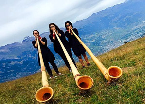 The Alpine Sisters - das Alphorntrio