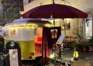 Taxi de la Vie, Live Palm Readings for Your Guests