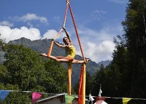 Clarissa Matter - fliegende Tänzerin am Vertikaltuch