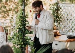 Elijah Knight - mehrsprachiger Moderator für Wirtschaft, Sport und Industrie