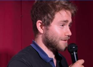 Elijah Knight - mehrsprachiger Moderator für Wirtschaft, Sport und Industrie