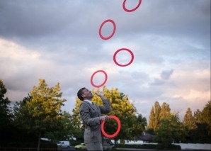 LED-Show mit dem Weltrekord-Jongleur