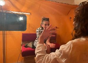 Taxi de la Vie, Live Palm Readings for Your Guests