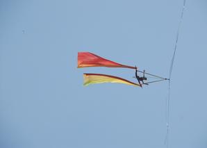 Zirkus-Akrobatik trifft auf Gitarre, Cello und Tanz