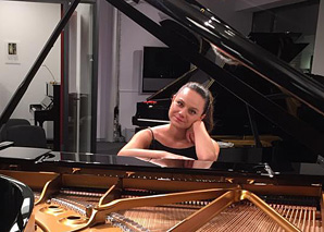 Brigitte Subkov – Pianistin für jeden Anlass