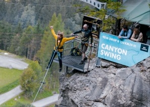 Canyon Swing in der Gletscherschlucht