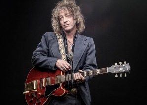 Chrigu Blaser - virtuoso on the guitar
