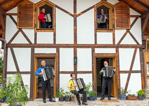 Accordéonistes colorés - le quintette d'accordéon