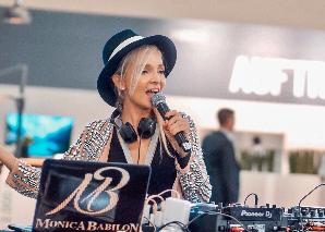 DJane und Sängerin Monica Babilon - Event- und Hochzeits-DJ