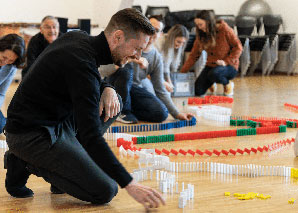 Domino – Aufbau von Kettenreaktionen