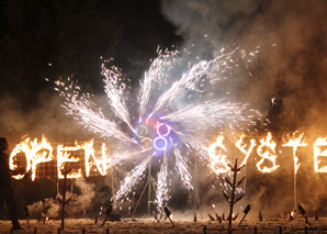 Des spectacles de feu efficaces avec une finale en étincelles