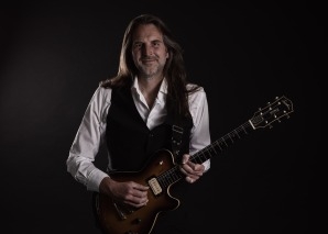 Gery Gatfalvi - guitariste et chanteur virtuose