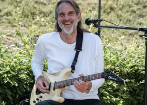 Gery Gatfalvi - guitariste et chanteur virtuose