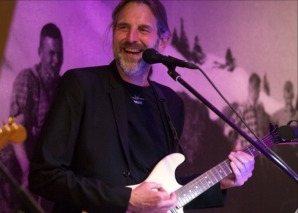 Gery Gatfalvi - guitariste et chanteur virtuose