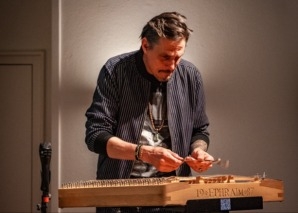 Dulcimer sounds with Ephraim Salzmann