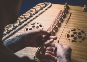 Dulcimer sounds with Ephraim Salzmann
