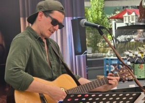 Jim Creard – One Man Band