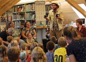 Interactive lecture for children with dinosaur researcher Archibald