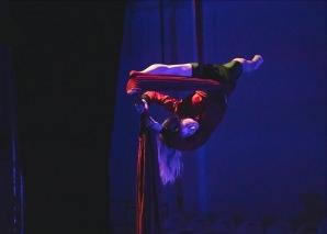 Mia Farbenfroh - aerial acrobatics and fire shows