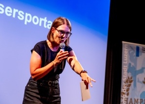 Présentatrice économique, sociale et sportive