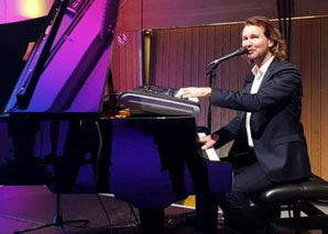 Le pianiste et chanteur Ralph Lohaus