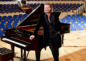 Pianist und Sänger Ralph Lohaus