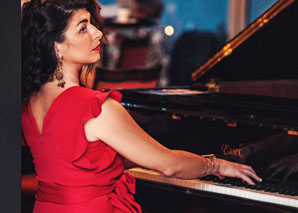 Gabriela Gini - piano and singing