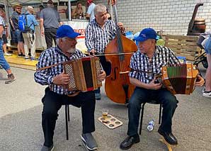 Gertwiller Concert - Gertwiller. L'accordéon en bandoulière