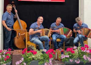 Schwyzerörgeli Quartet Längenberg