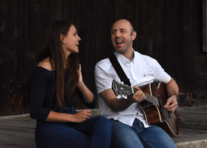 The SunSet – Duo pop avec des harmonies vocales impressionnantes.