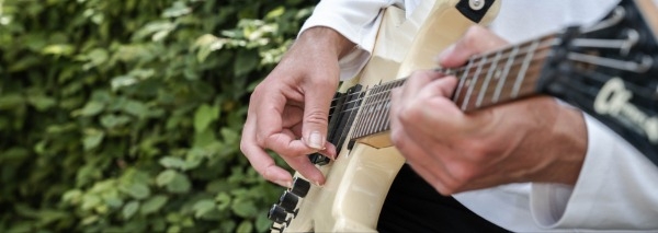 Gery Gatfalvi - guitariste et chanteur virtuose