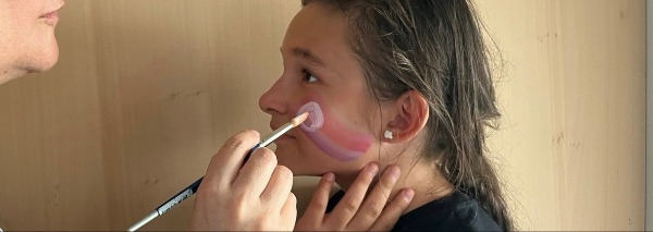 Kinderschminken und Glitzertattos