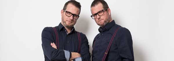 Comedy duo DIE ZWILLINGE as comical waiters