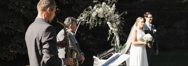 Zeremonie-Musik auf Saxophon oder Querflöte