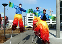 Walk-Acts - theatralische Figuren auf Stelzen