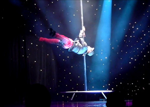Silvio Sotirov et son spectacle de comédie acrobatique
