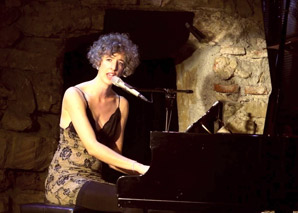 Andrea Wiget - the enchanting voice on the piano