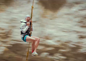Canyon Swing in der Gletscherschlucht