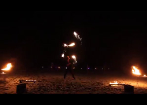 Effektvolle Feuershows mit Funkenfinale