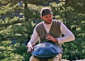 Jonas Straumann – Handpan player