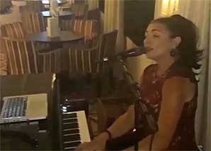 Gabriela Gini - piano and singing